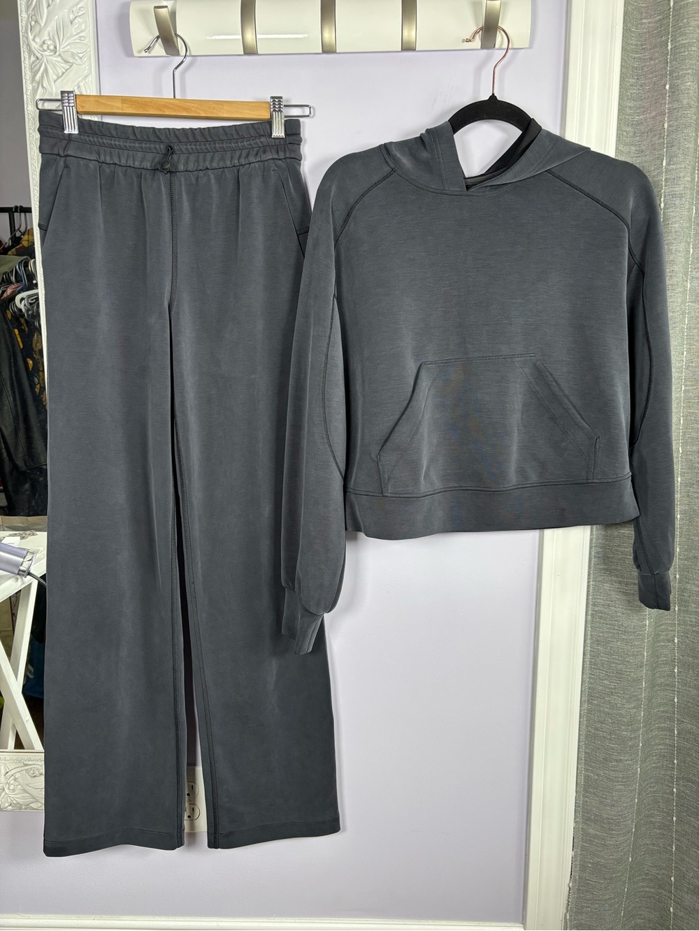 Lululemon Athletica Lounge Softstreme Wide Leg Sweatpants and Hoodie Size 4